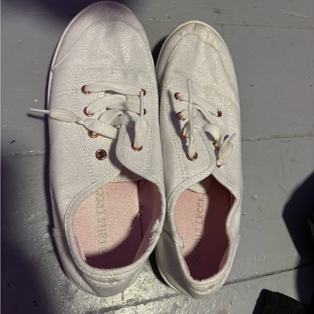 Girls shoes